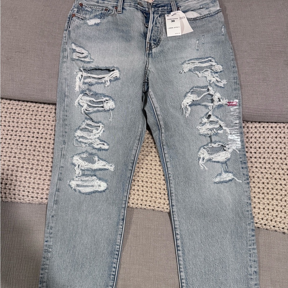 New w tags - Levi’s high rise wedgie jeans